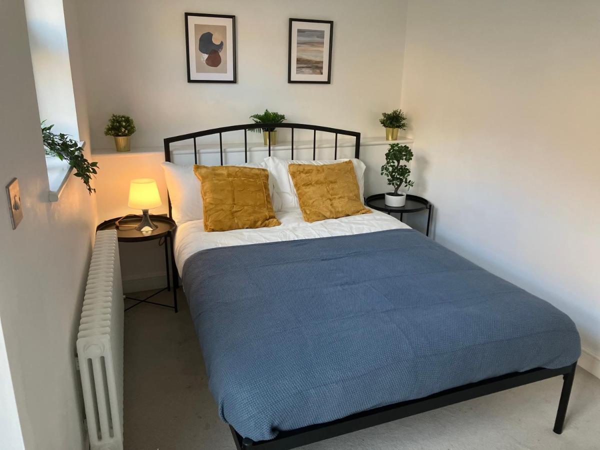 Magnificent Refurbished 1 Bed Flat Few Steps To High St ! - 4 East House Lejlighed Epsom Eksteriør billede
