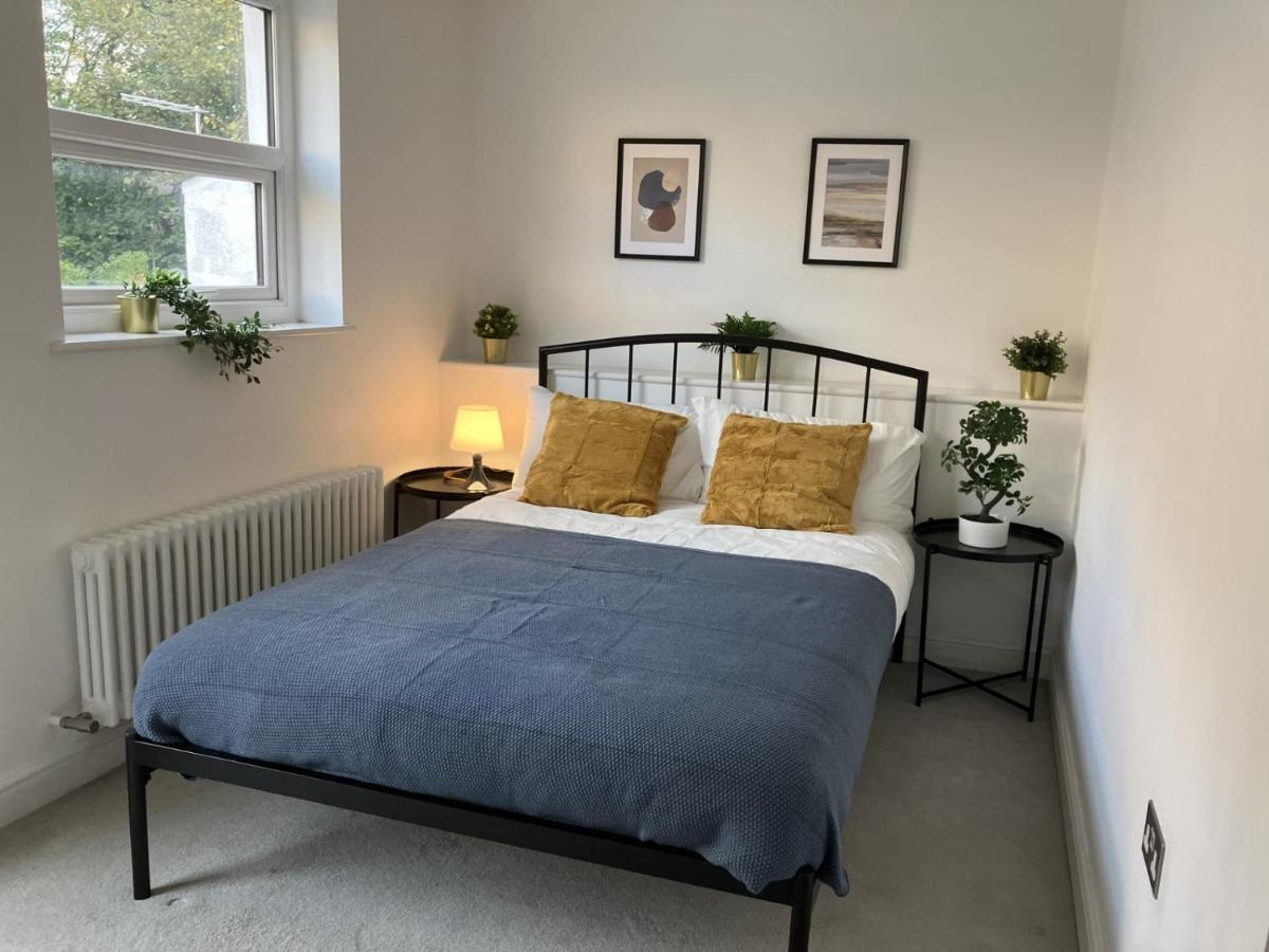 Magnificent Refurbished 1 Bed Flat Few Steps To High St ! - 4 East House Lejlighed Epsom Eksteriør billede